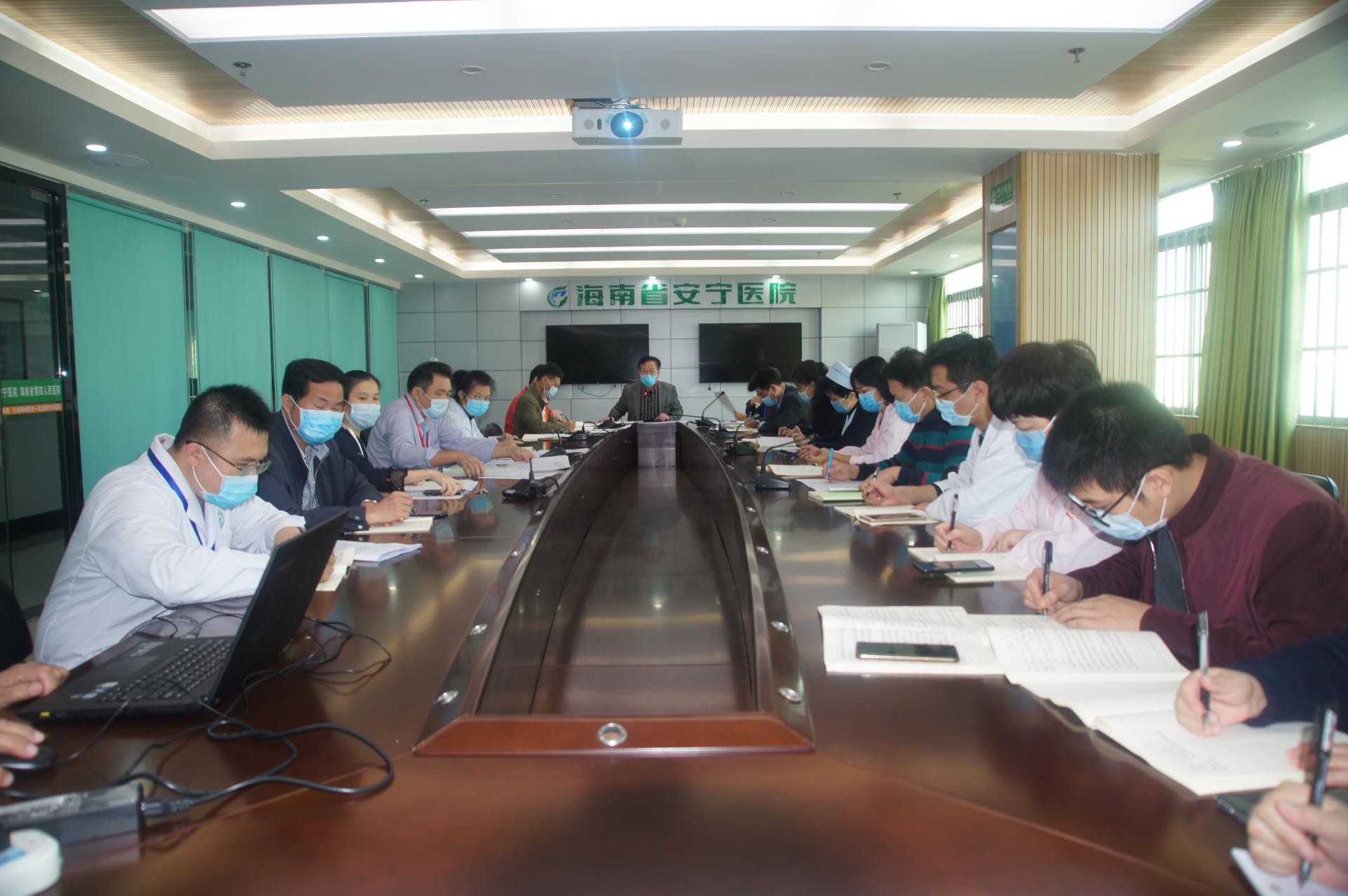 最权威的菠菜导航网召开理论中心组（扩大）学习会议——疫情就是命令，防控就是责任